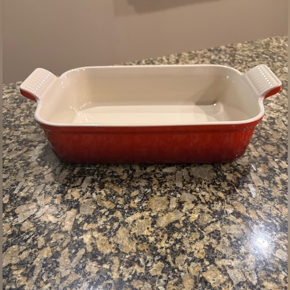 NWT Le Creuset Lg Cherry Red Stoneware Baking Dish